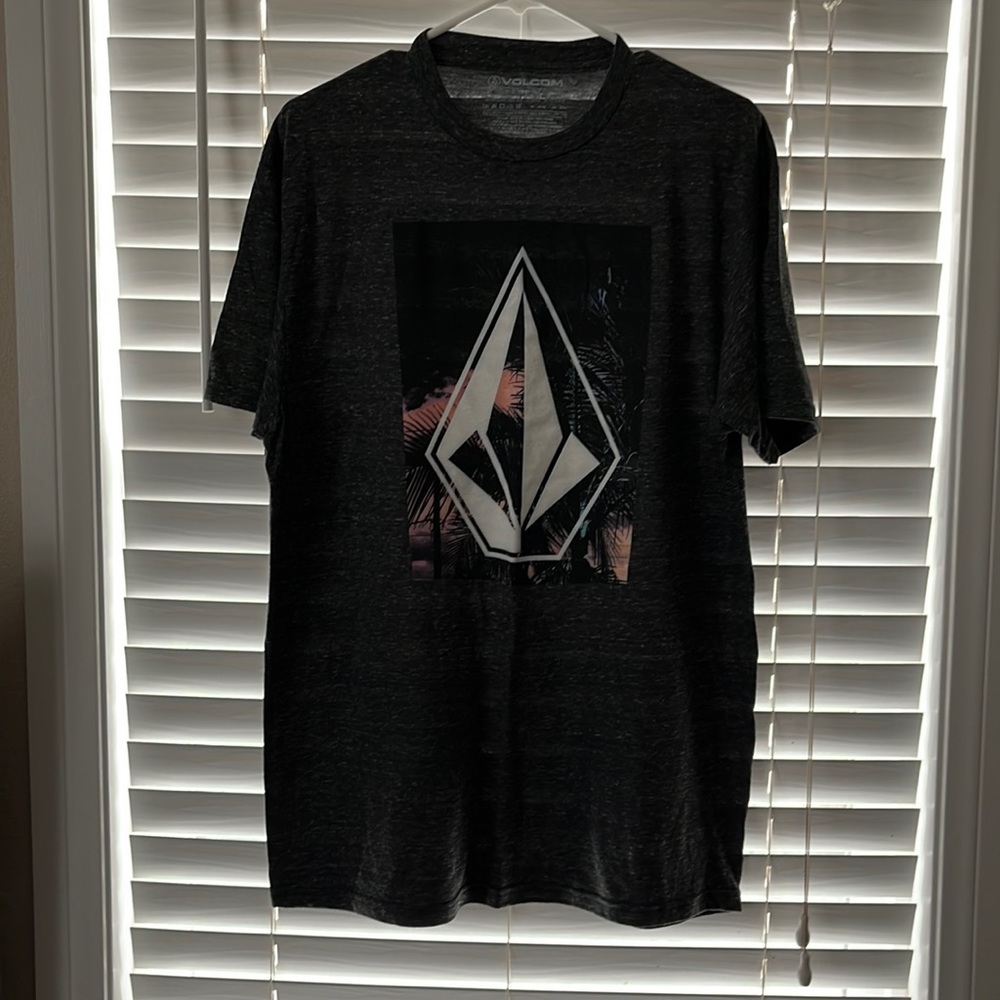 Mens Volcom T-shirt size L